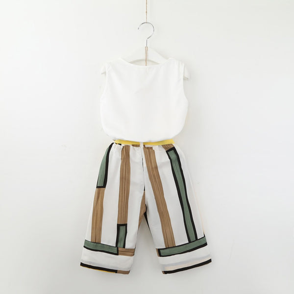 2 Piece Set - Sleevess Blouse + Printed Pants - Casual Virtual Chic